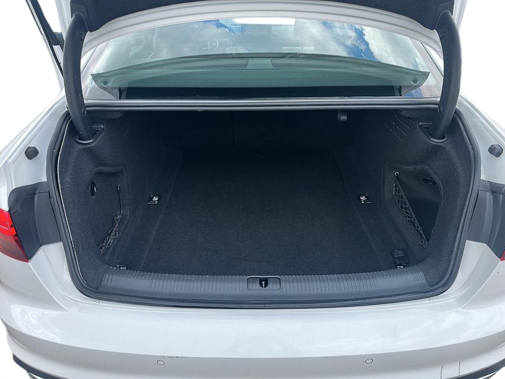 2023 Audi A4 KOMFORT Sedan in Stratford, Ontario - 7 - w1024h768px