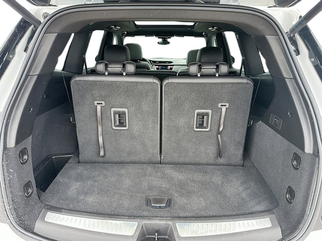 2023 Cadillac XT6 LUXURY AWD SUV in Stratford, Ontario - 6 - w1024h768px