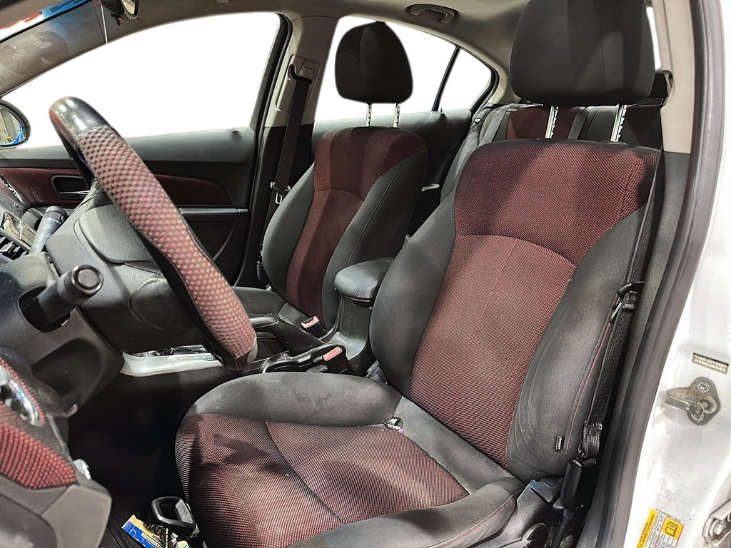 2011 Chevrolet Cruze LT TURBO in Stratford, Ontario - 8 - w1024h768px