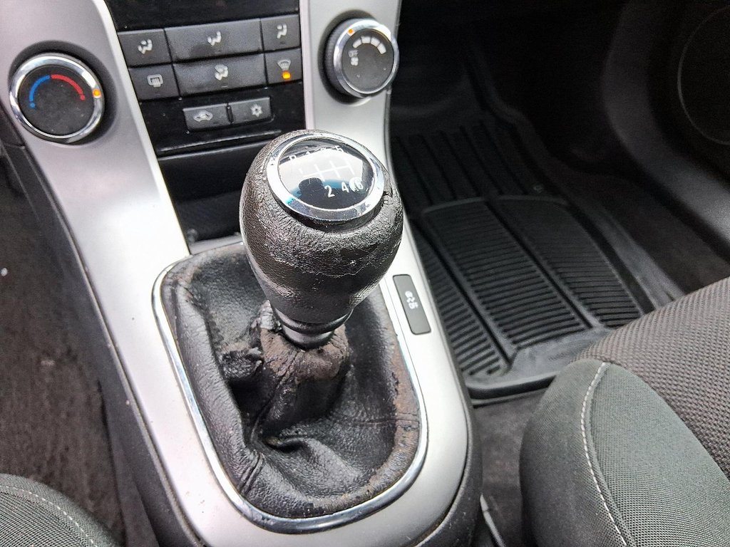 2012 Chevrolet Cruze LT in Stratford, Ontario - 16 - w1024h768px