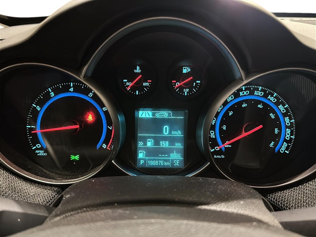 2016 Chevrolet Cruze LT TURBO Sedan in Stratford, Ontario - 13 - w1024h768px