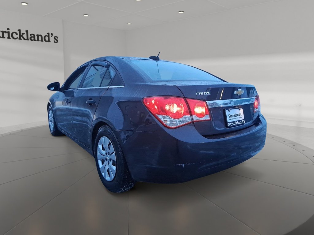 2016 Chevrolet Cruze LIMITED LT in Stratford, Ontario - 4 - w1024h768px