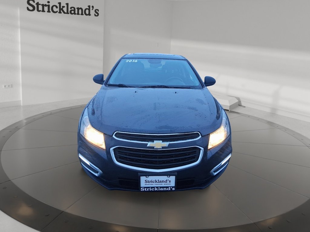 2016 Chevrolet Cruze LIMITED LT in Stratford, Ontario - 2 - w1024h768px