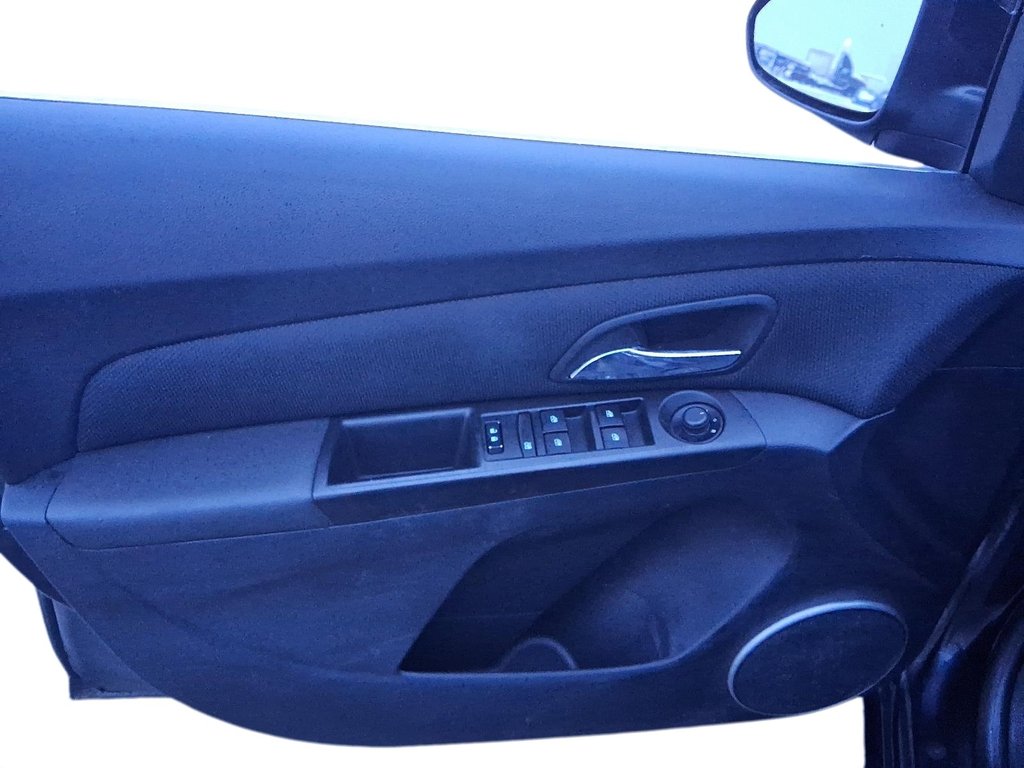 2016 Chevrolet Cruze LIMITED LT in Stratford, Ontario - 11 - w1024h768px