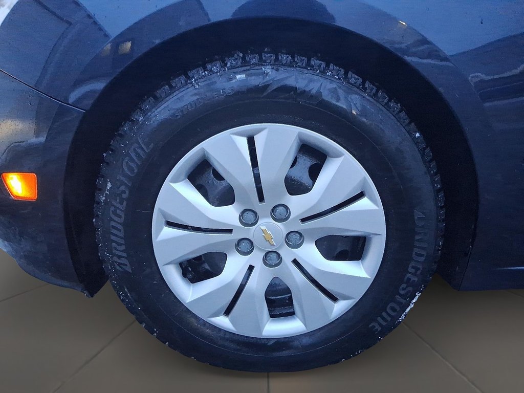 2016 Chevrolet Cruze LIMITED LT in Stratford, Ontario - 7 - w1024h768px