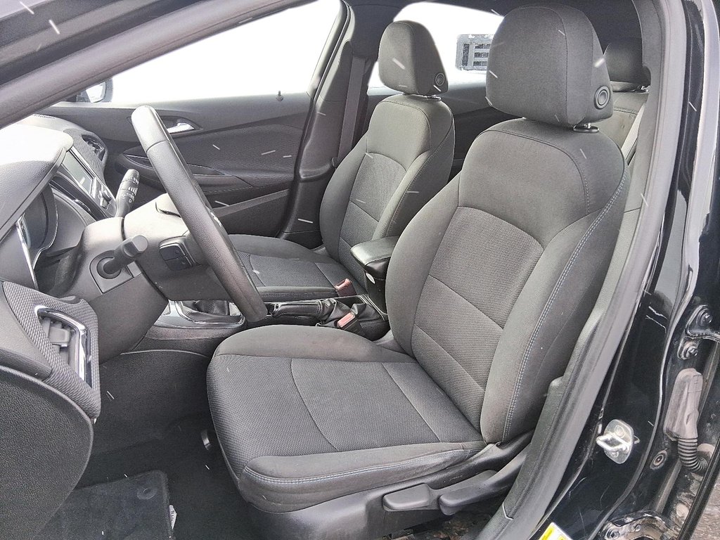2017 Chevrolet Cruze LT MANUAL in Stratford, Ontario - 8 - w1024h768px