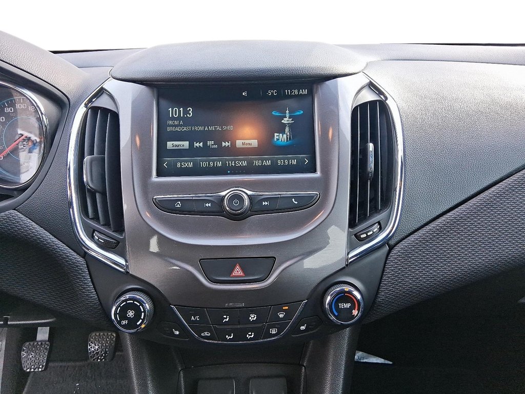 2017 Chevrolet Cruze LT MANUAL in Stratford, Ontario - 15 - w1024h768px