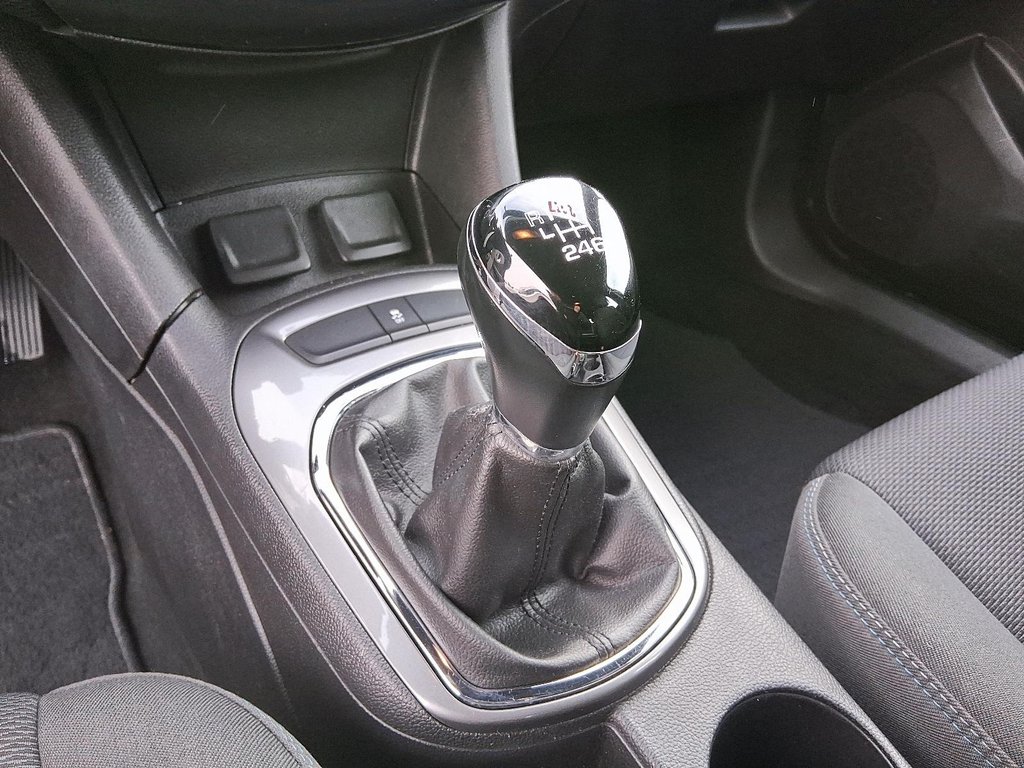 2017 Chevrolet Cruze LT MANUAL in Stratford, Ontario - 16 - w1024h768px