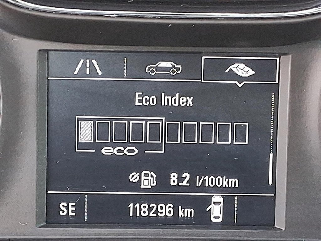 2017 Chevrolet Cruze LT MANUAL in Stratford, Ontario - 13 - w1024h768px