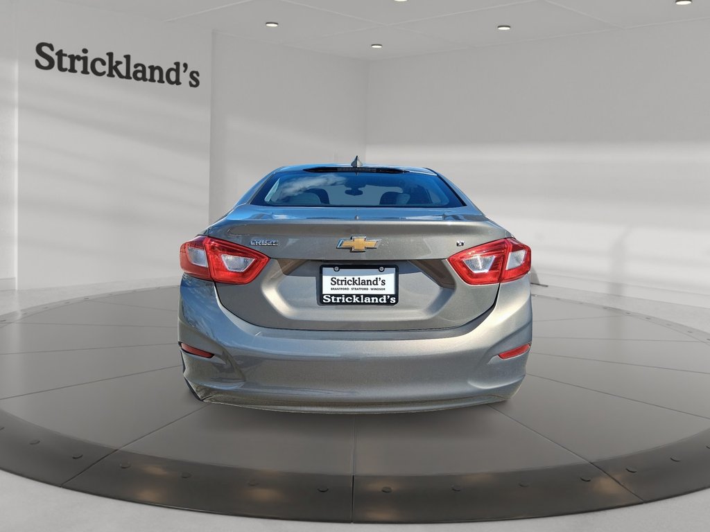 2017 Chevrolet Cruze LT SIGNATURE in Stratford, Ontario - 3 - w1024h768px