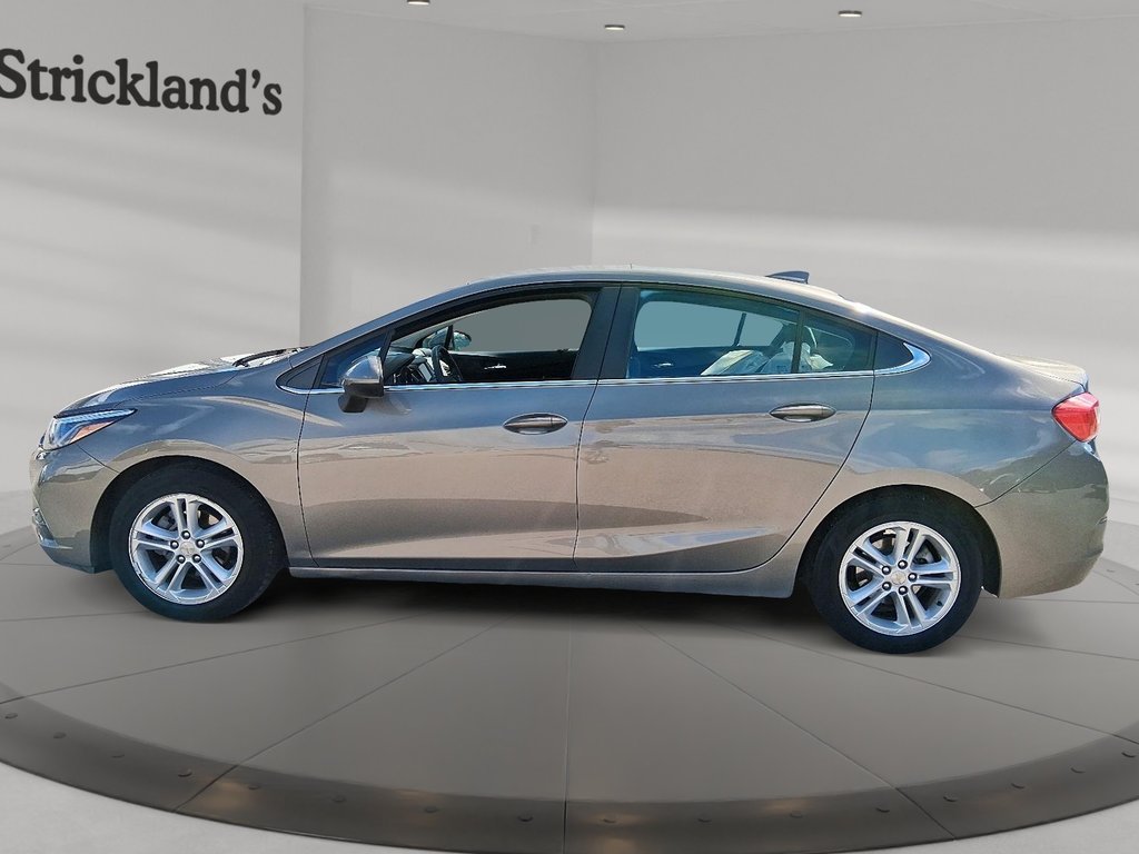 2017 Chevrolet Cruze LT SIGNATURE in Stratford, Ontario - 5 - w1024h768px