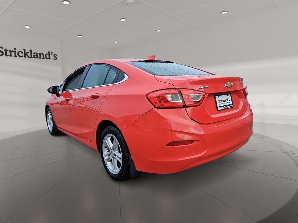 2018 Chevrolet Cruze LT in Stratford, Ontario - 4 - w1024h768px
