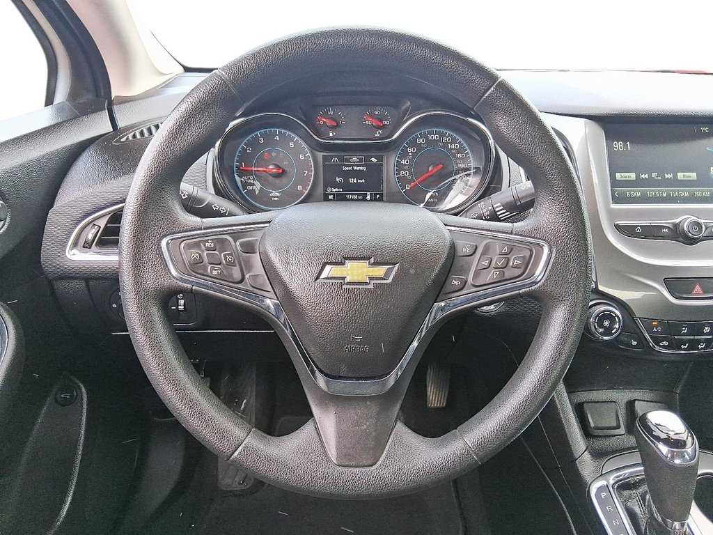 2018 Chevrolet Cruze LT in Stratford, Ontario - 12 - w1024h768px