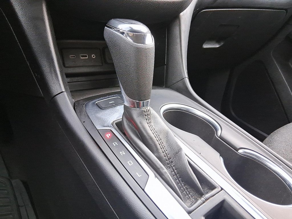 2019 Chevrolet Equinox LT AWD in Stratford, Ontario - 16 - w1024h768px