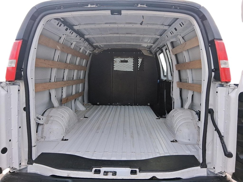 2024 Chevrolet Express Cargo Van REGULAR WHEEL BASE in Stratford, Ontario - 6 - w1024h768px