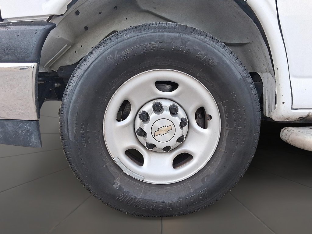 2024 Chevrolet Express Cargo Van REGULAR WHEEL BASE in Stratford, Ontario - 8 - w1024h768px