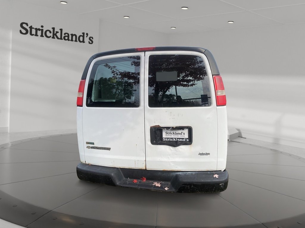2010 Chevrolet Express 2WD Van in Stratford, Ontario - 3 - w1024h768px