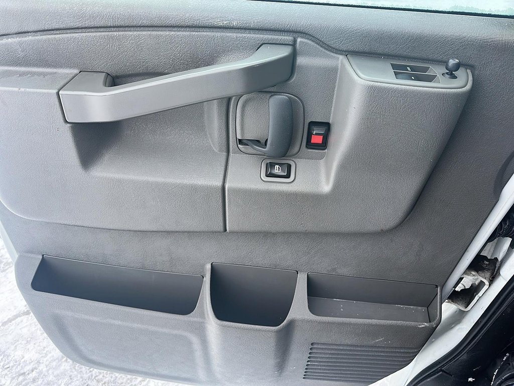 2020 Chevrolet Express 2500 135 WB Van in Stratford, Ontario - 10 - w1024h768px