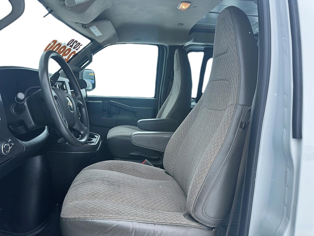 2020 Chevrolet Express 2500 135 WB Van in Stratford, Ontario - 8 - w1024h768px