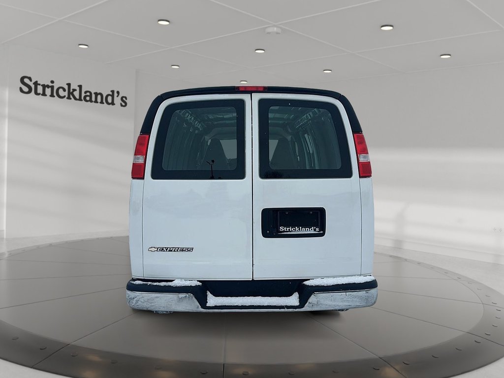2020 Chevrolet Express 2500 135 WB Van in Stratford, Ontario - 3 - w1024h768px