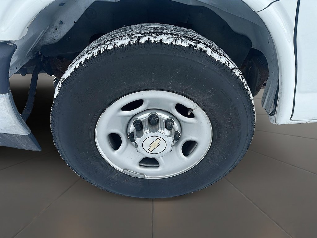 2020 Chevrolet Express 2500 135 WB Van in Stratford, Ontario - 7 - w1024h768px