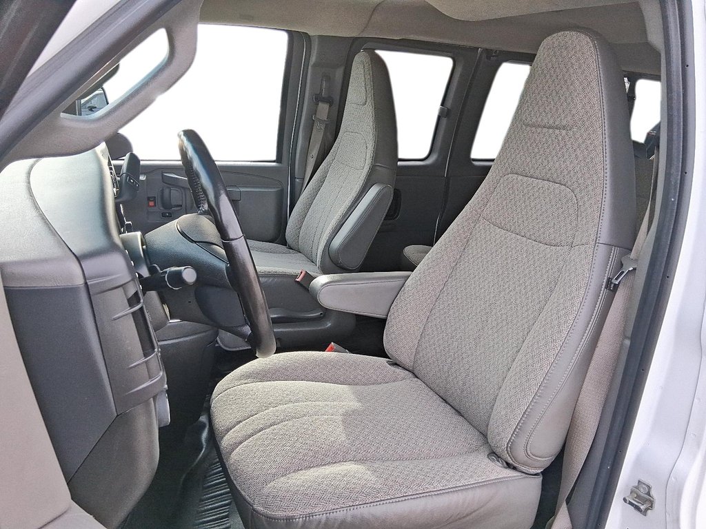 2022 Chevrolet Express 12 PASSENGER in Stratford, Ontario - 8 - w1024h768px