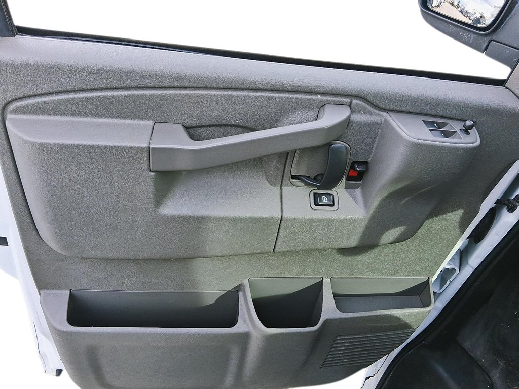 2022 Chevrolet Express 12 PASSENGER in Stratford, Ontario - 12 - w1024h768px