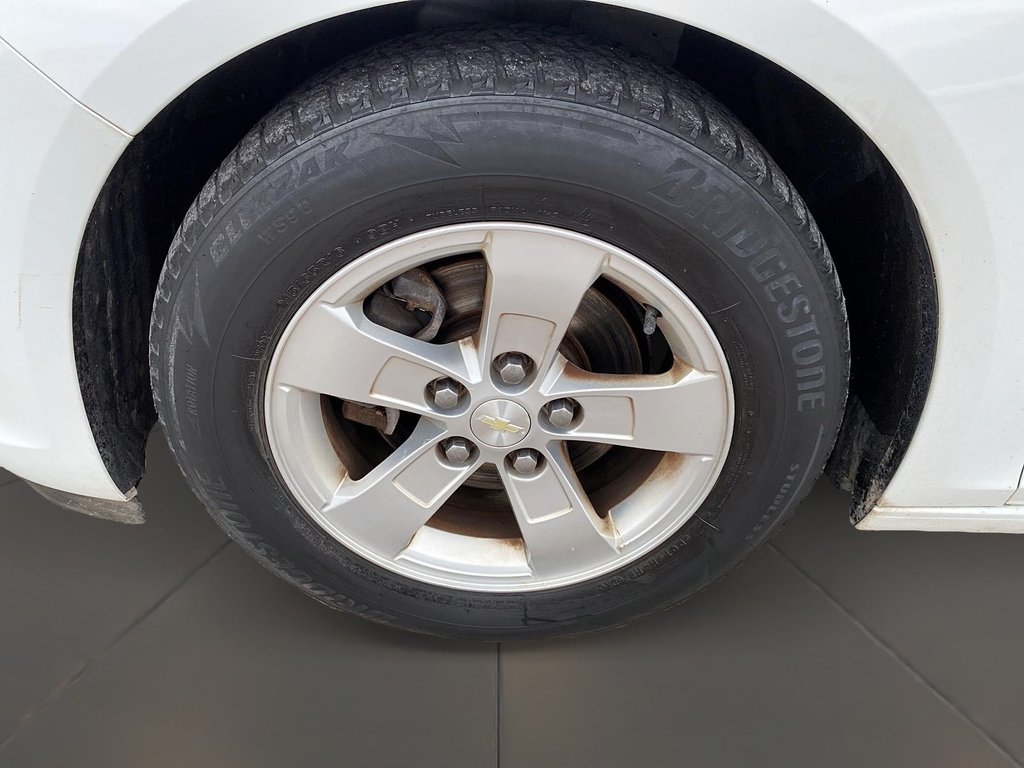 2016 Chevrolet Malibu 1LT Sedan in Stratford, Ontario - 6 - w1024h768px