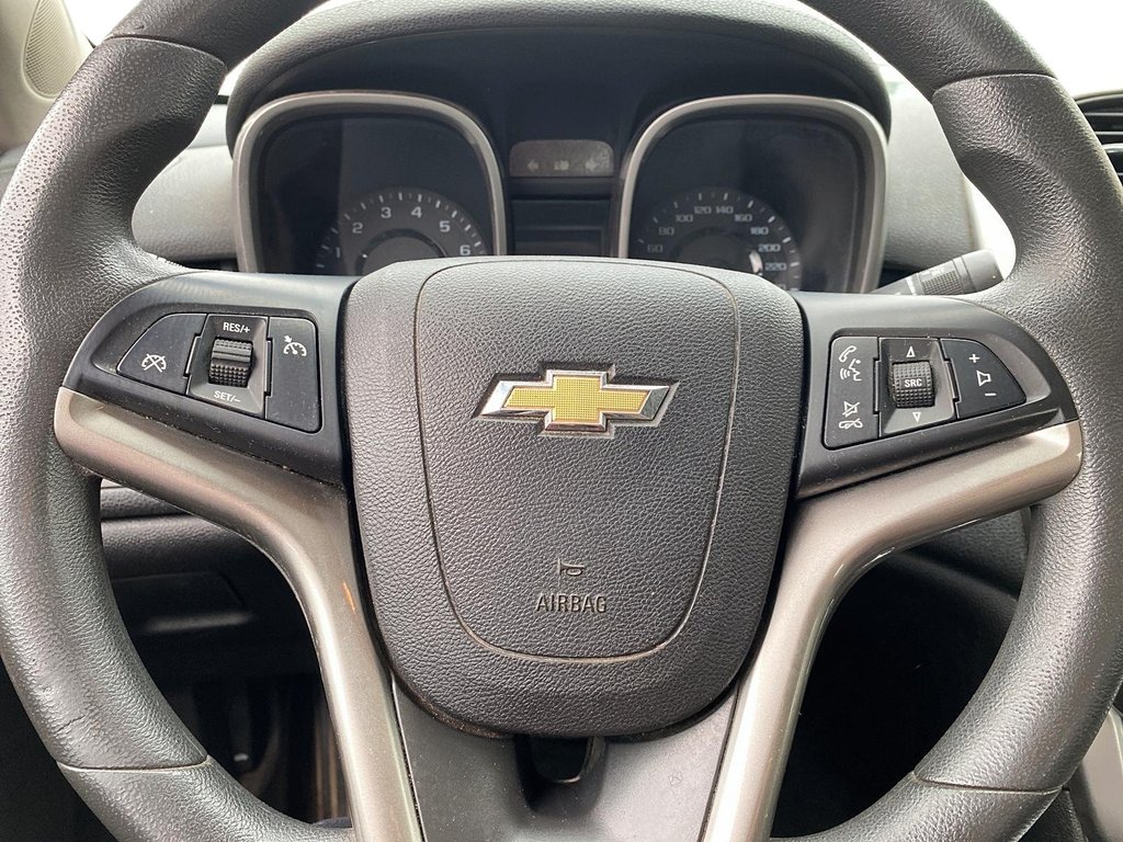 2016 Chevrolet Malibu 1LT Sedan in Stratford, Ontario - 11 - w1024h768px