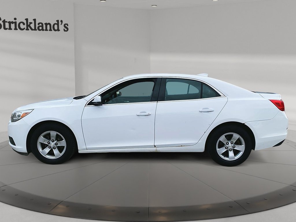 2016 Chevrolet Malibu 1LT Sedan in Stratford, Ontario - 5 - w1024h768px