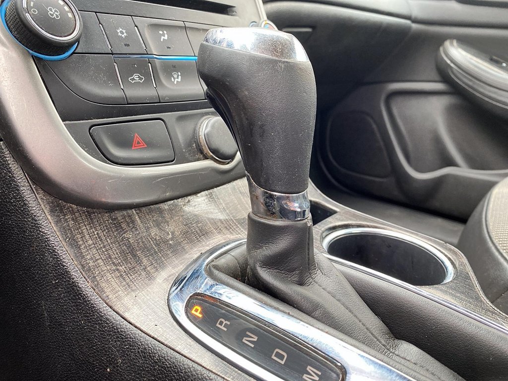 2016 Chevrolet Malibu 1LT Sedan in Stratford, Ontario - 14 - w1024h768px