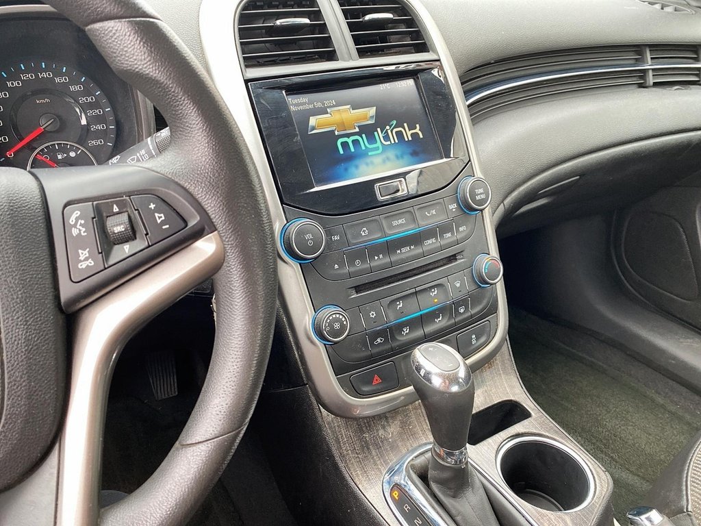 2016 Chevrolet Malibu 1LT Sedan in Stratford, Ontario - 13 - w1024h768px