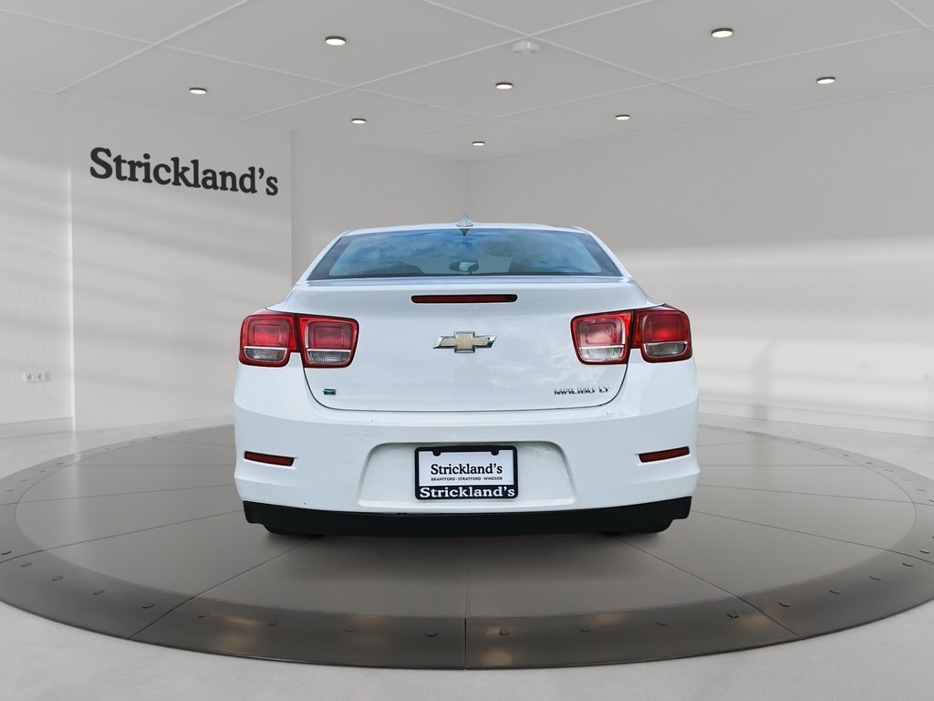 2016 Chevrolet Malibu 1LT Sedan in Stratford, Ontario - 3 - w1024h768px