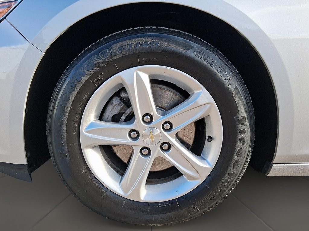 2020 Chevrolet Malibu LS in Stratford, Ontario - 7 - w1024h768px