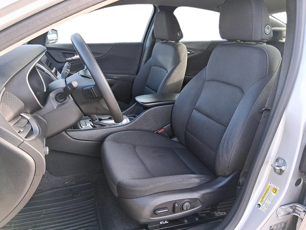 2020 Chevrolet Malibu LS in Stratford, Ontario - 8 - w1024h768px