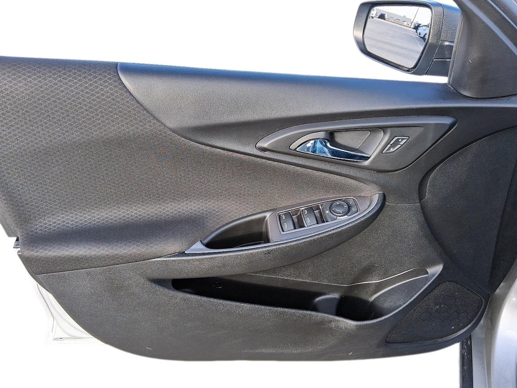 2020 Chevrolet Malibu LS in Stratford, Ontario - 11 - w1024h768px