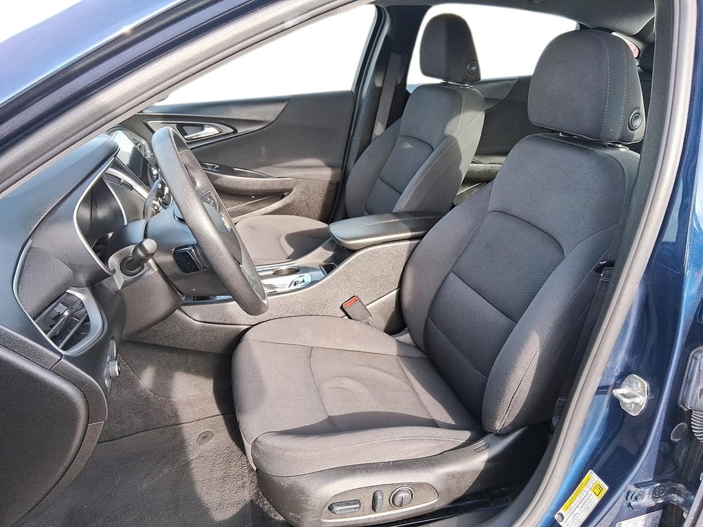 2022 Chevrolet Malibu LT in Stratford, Ontario - 8 - w1024h768px