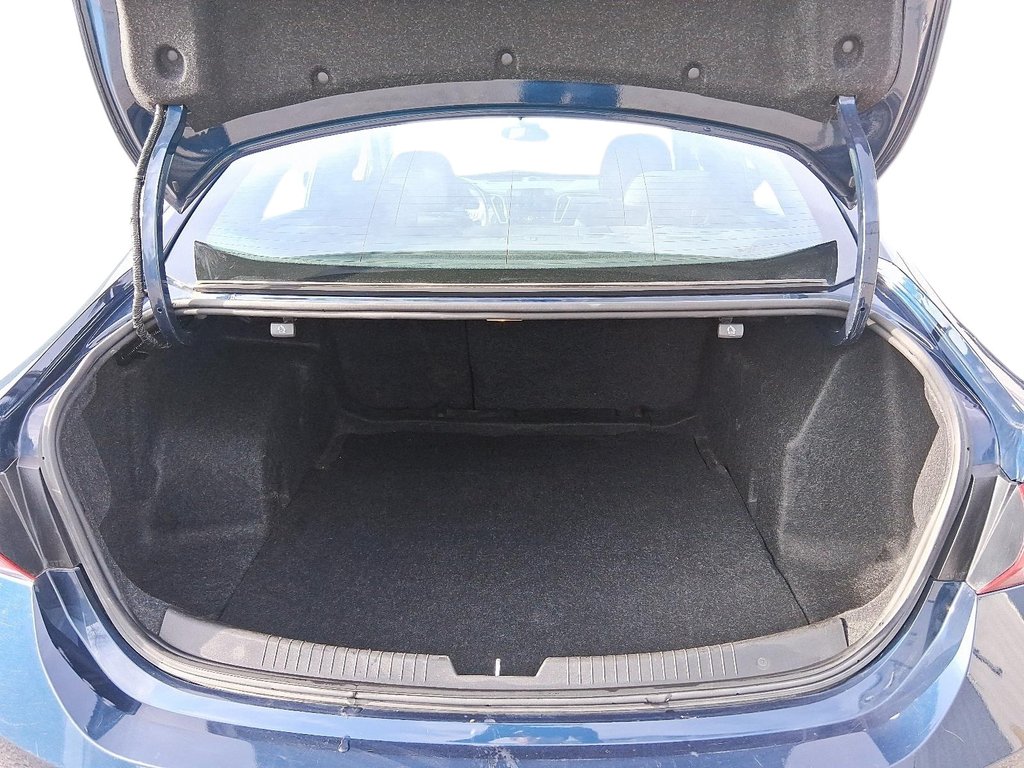 2022 Chevrolet Malibu LT in Stratford, Ontario - 6 - w1024h768px