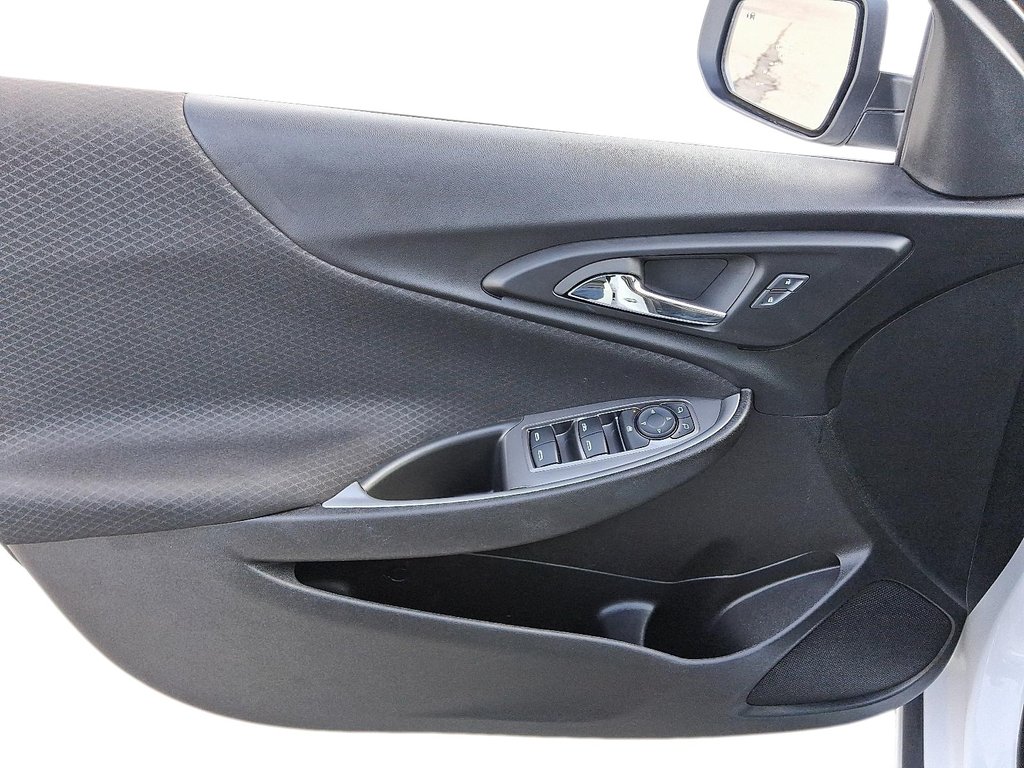 2024 Chevrolet Malibu 1LT in Stratford, Ontario - 11 - w1024h768px