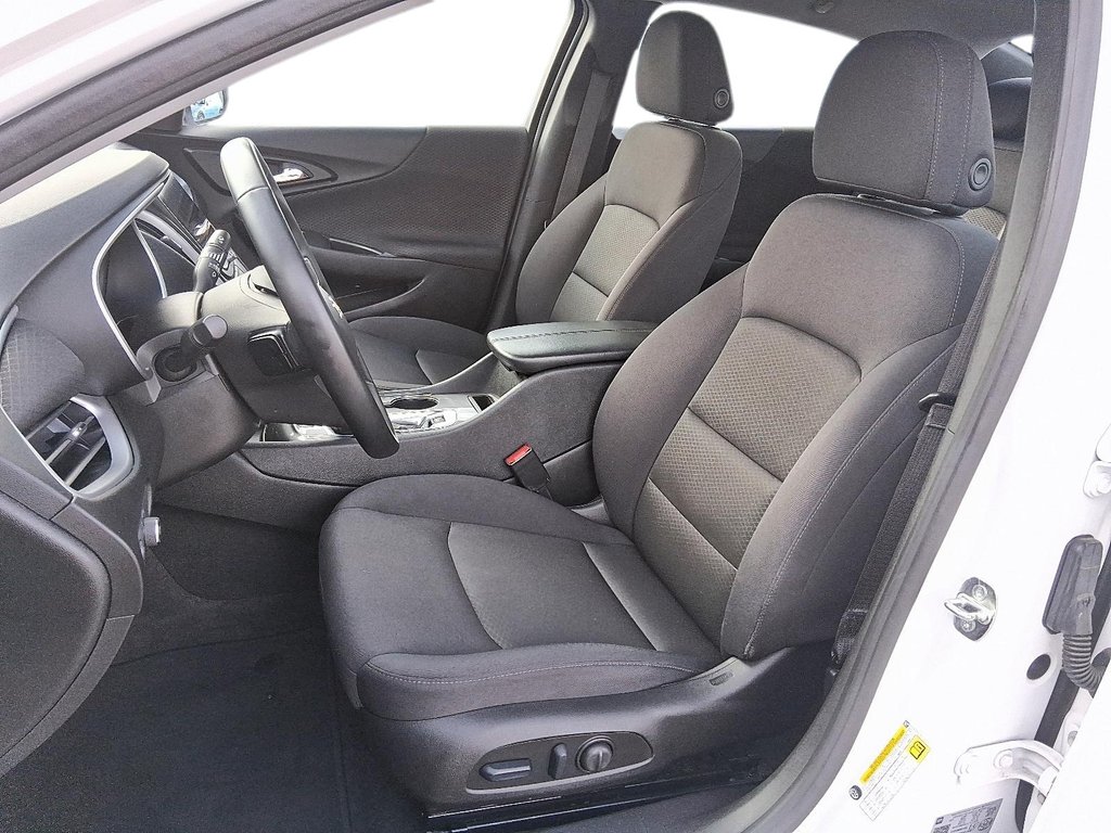 2024 Chevrolet Malibu 1LT in Stratford, Ontario - 8 - w1024h768px