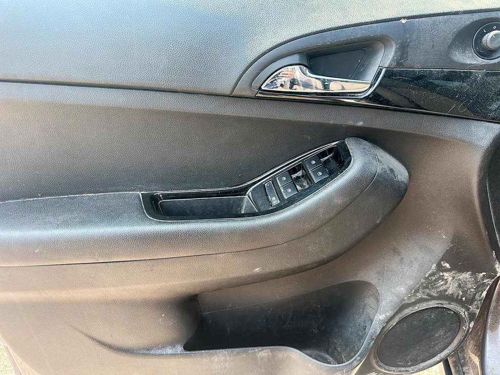 2012 Chevrolet Orlando LT Minivan in Stratford, Ontario - 9 - w1024h768px