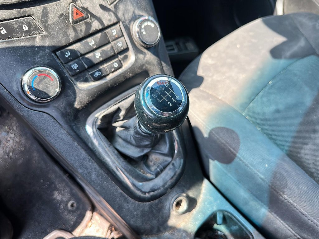 2012 Chevrolet Orlando LT Minivan in Stratford, Ontario - 13 - w1024h768px