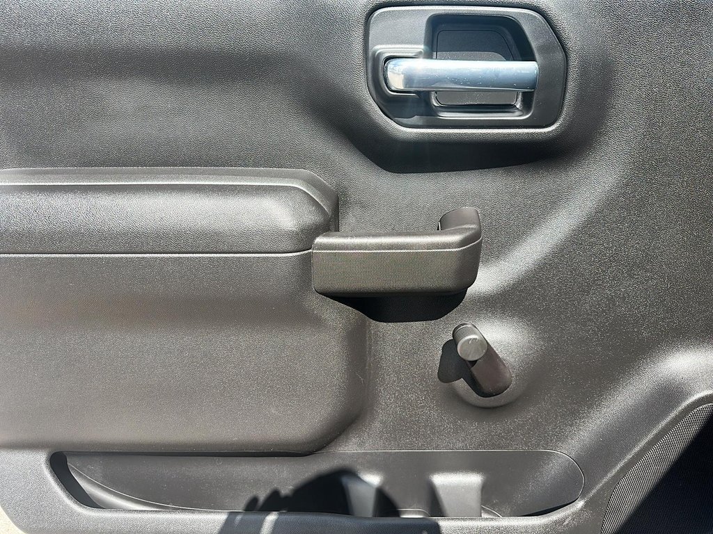 2022 Chevrolet Silverado 1500 LTD REGULAR CAB 4X2 in Stratford, Ontario - 9 - w1024h768px