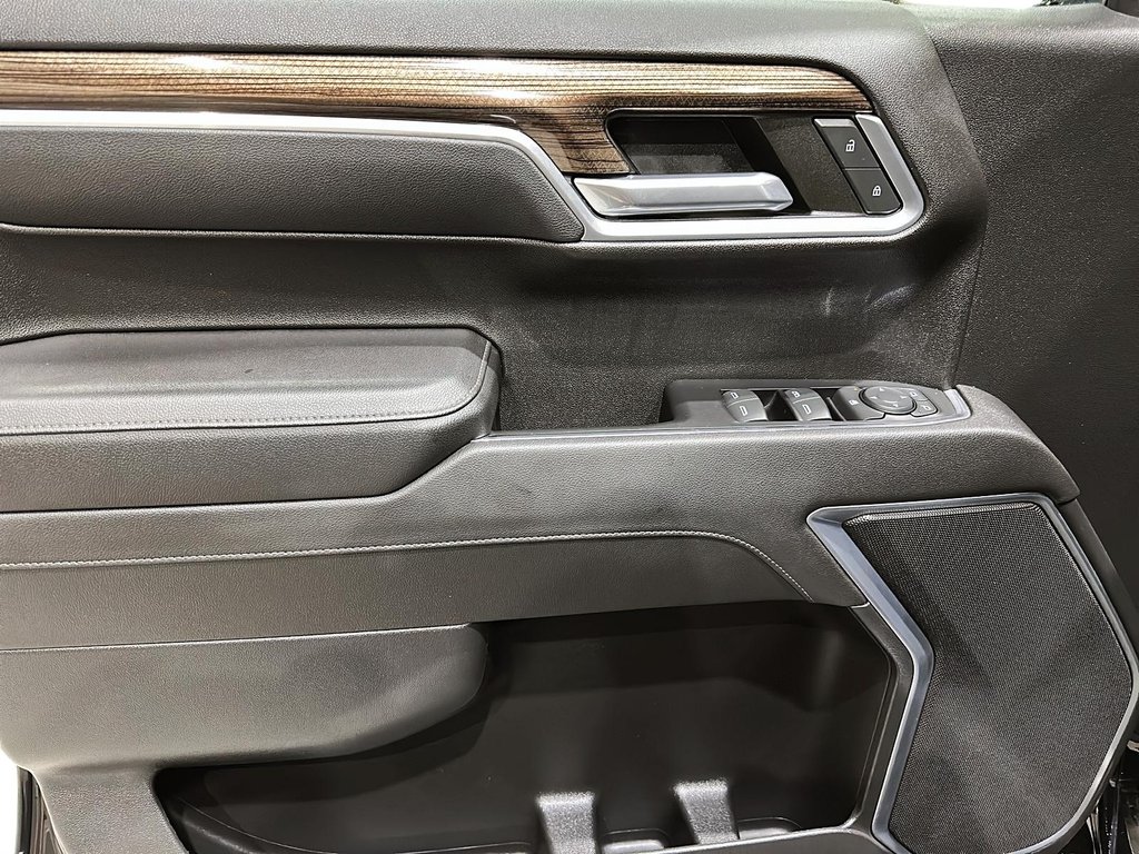 2022 Chevrolet Silverado 1500 RST 4X4 Truck in Stratford, Ontario - 9 - w1024h768px