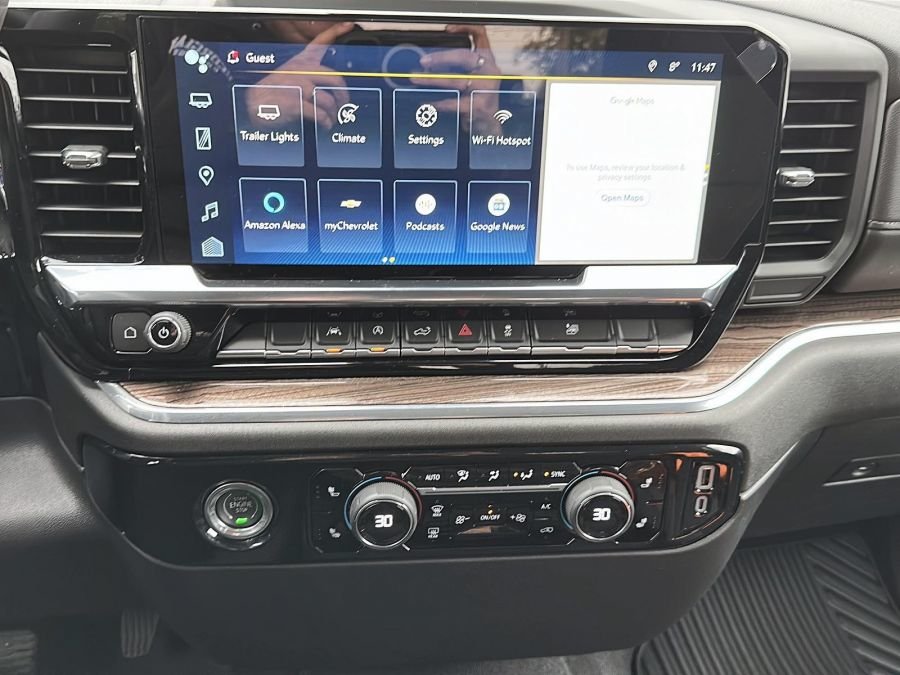 2023 Chevrolet Silverado 1500 LT SHORT BOX Truck in Stratford, Ontario - 15 - w1024h768px