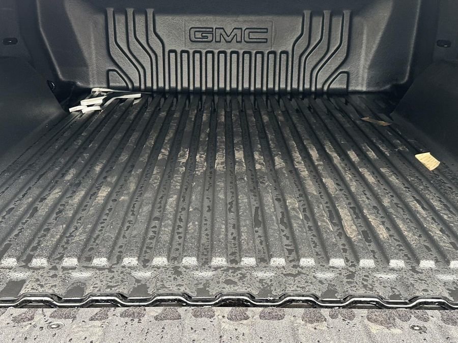 2023 Chevrolet Silverado 1500 LT SHORT BOX Truck in Stratford, Ontario - 19 - w1024h768px