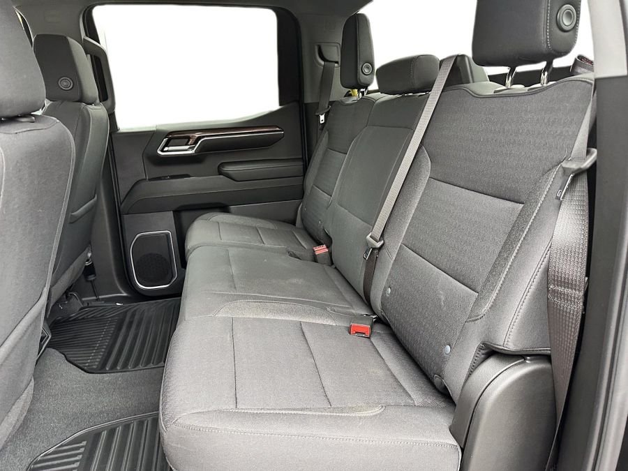 2023 Chevrolet Silverado 1500 LT SHORT BOX Truck in Stratford, Ontario - 9 - w1024h768px