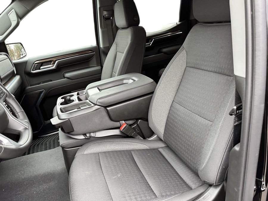 2023 Chevrolet Silverado 1500 LT SHORT BOX Truck in Stratford, Ontario - 8 - w1024h768px