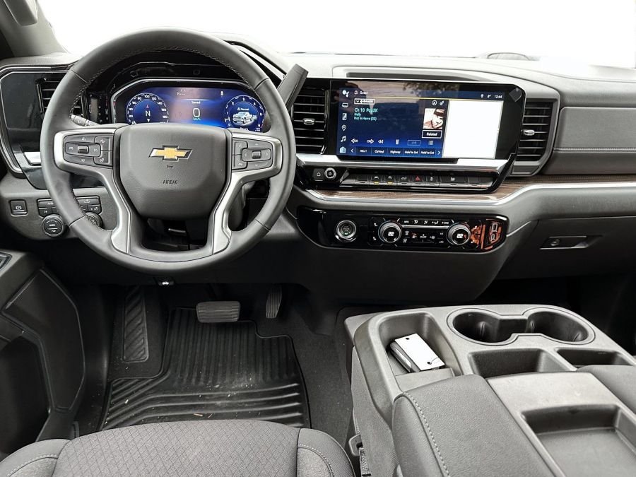 2023 Chevrolet Silverado 1500 LT SHORT BOX Truck in Stratford, Ontario - 10 - w1024h768px