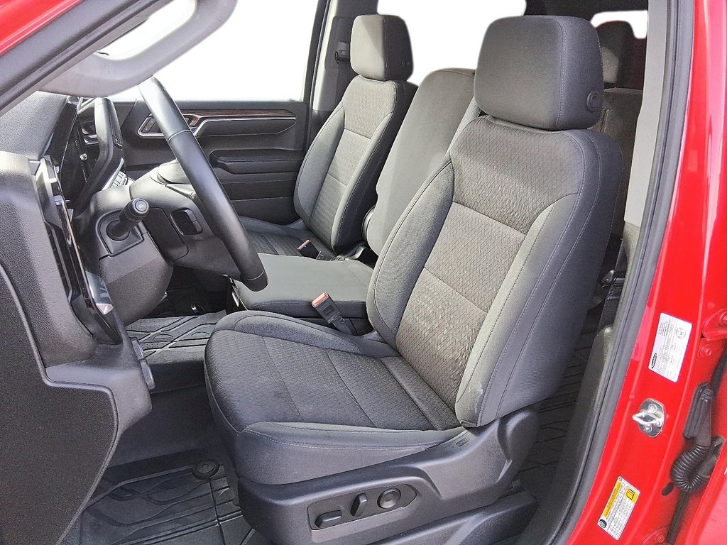 2023 Chevrolet Silverado 1500 CREW CAB 4X4 LT in Stratford, Ontario - 7 - w1024h768px